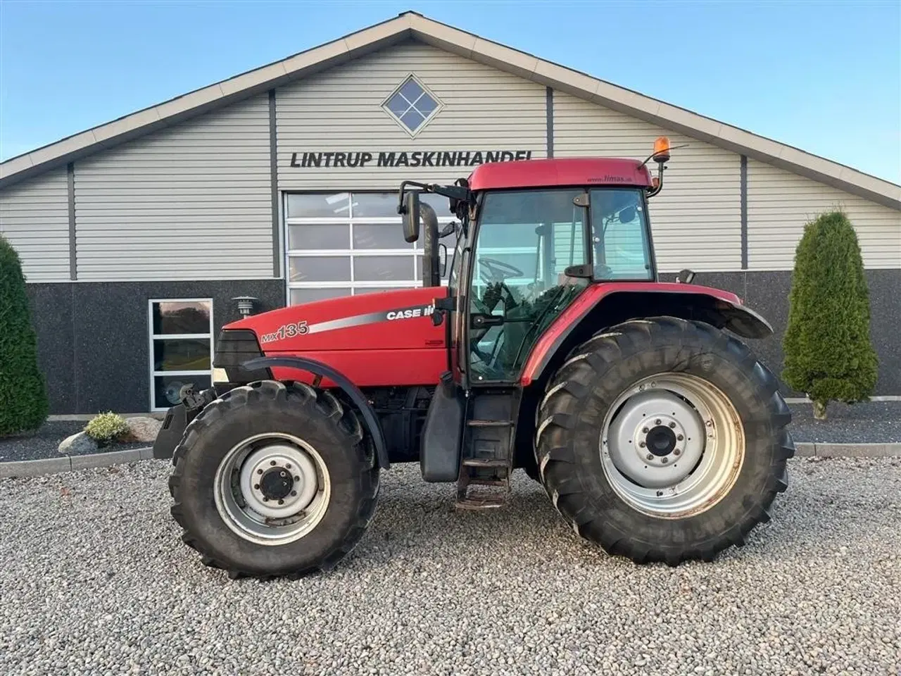 Billede 1 - Case IH MX135 Handy traktor med frontlift, orginal vægtklodser og nye bremser.