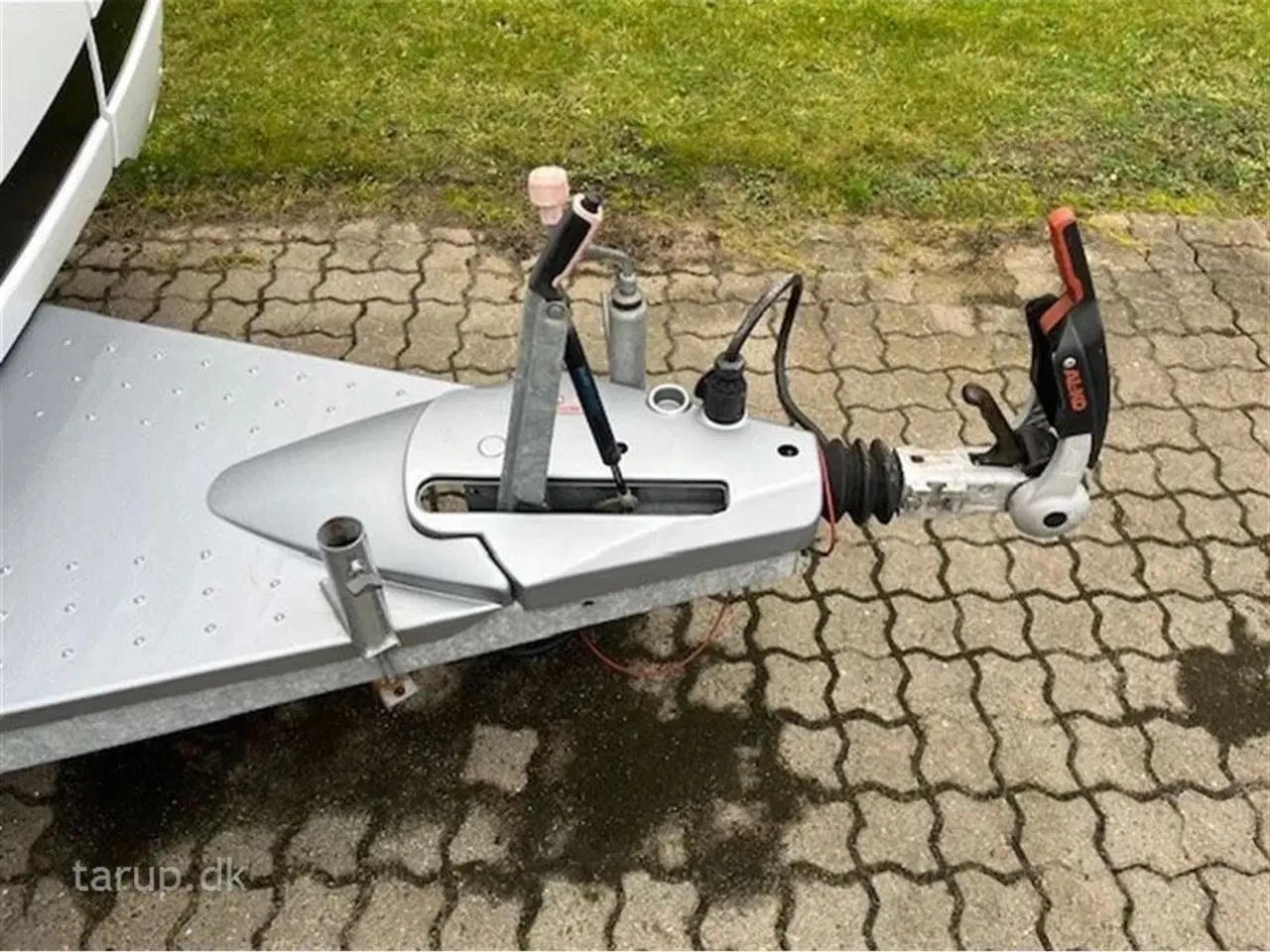 Billede 7 - 2015 - Dethleffs Beduin VIP 650 RFT Thule tagmonteret el-markise, Truma aircon., mover, ALDE centralvarme, vandbåren gulvvarme, rundsiddegruppe, fransk dobbeltseng