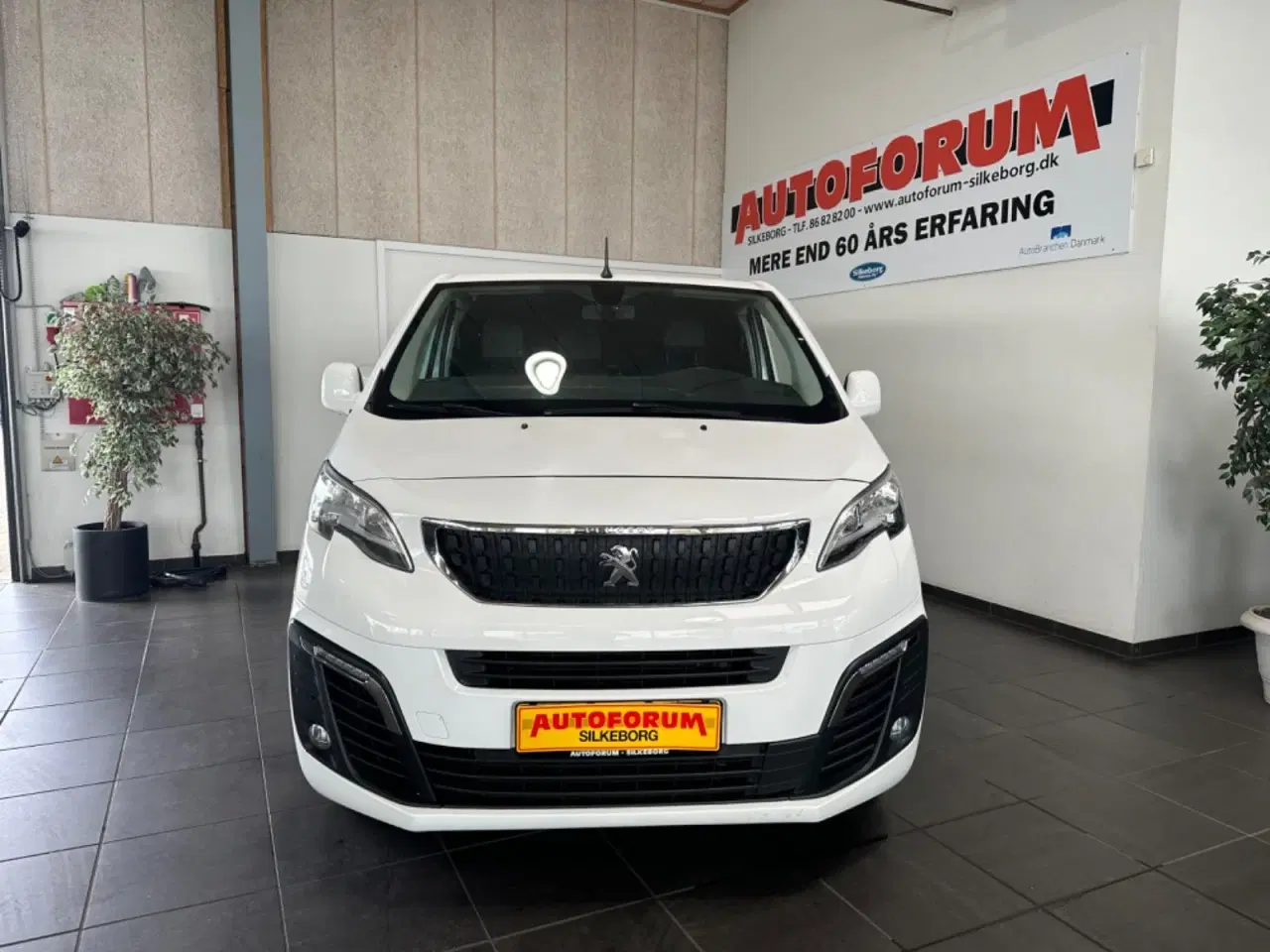 Billede 2 - Peugeot Expert 2,0 BlueHDi 120 L3 Premium Van