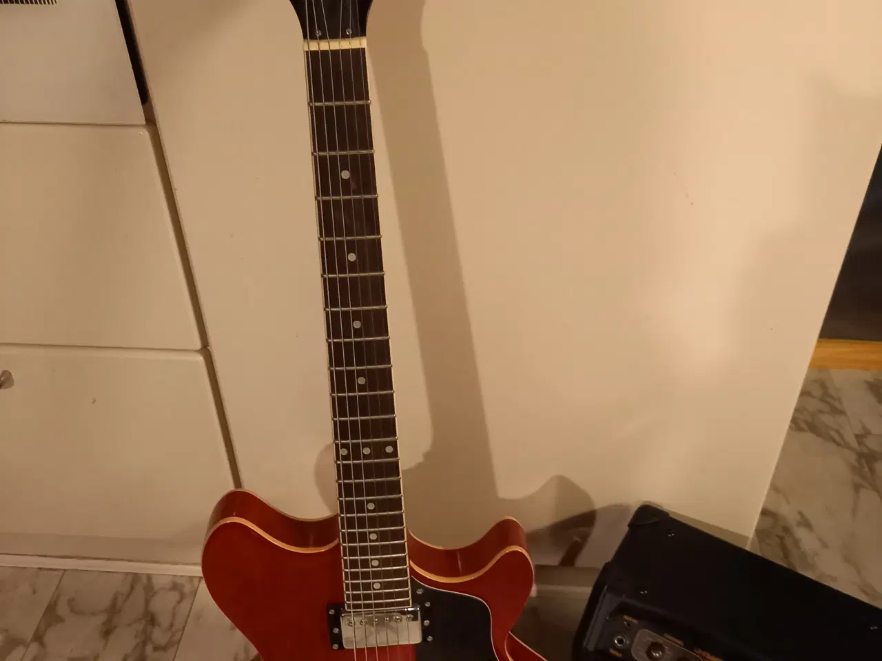 Billede 2 - Semiakustisk guitar med Laney forstærker. 