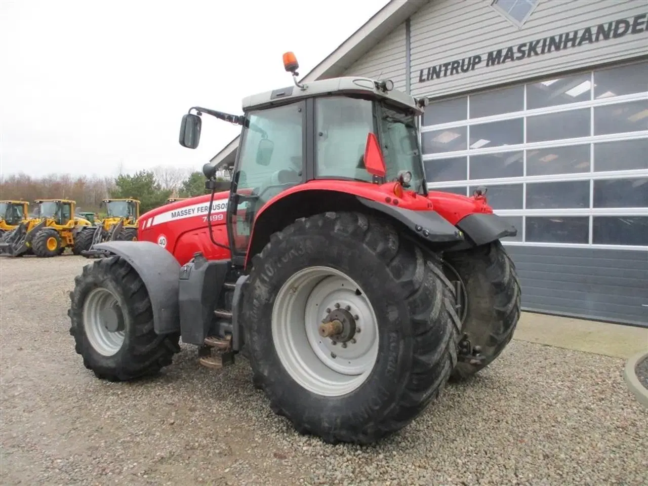 Billede 12 - Massey Ferguson 7499 Dyna VT med 4stk fabriksnye dæk til. Den er med frontlift, affejederet foraksel og affejederet kabine på