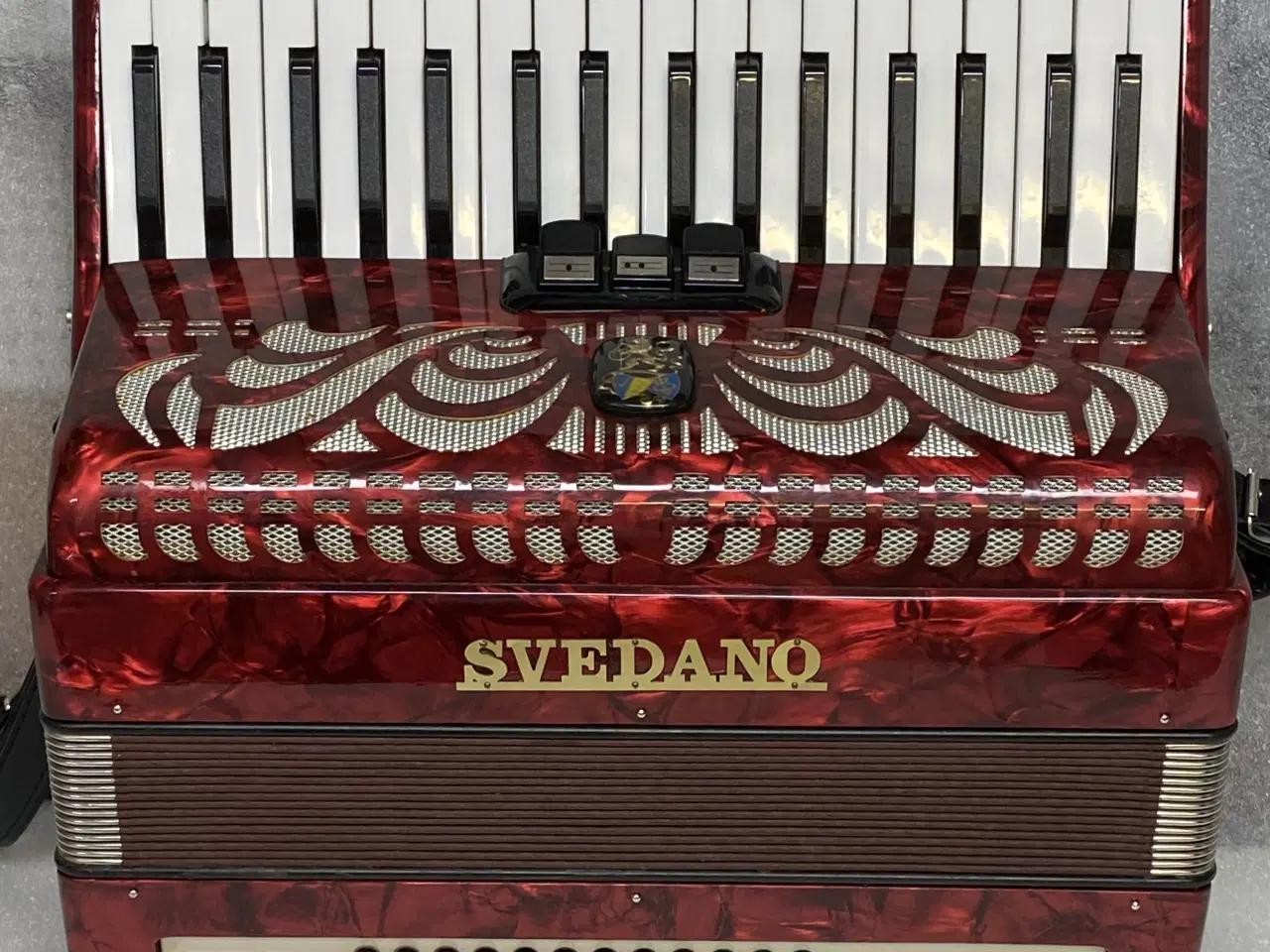 Billede 12 - Denne flotte røde Svadano-harmonika sælges