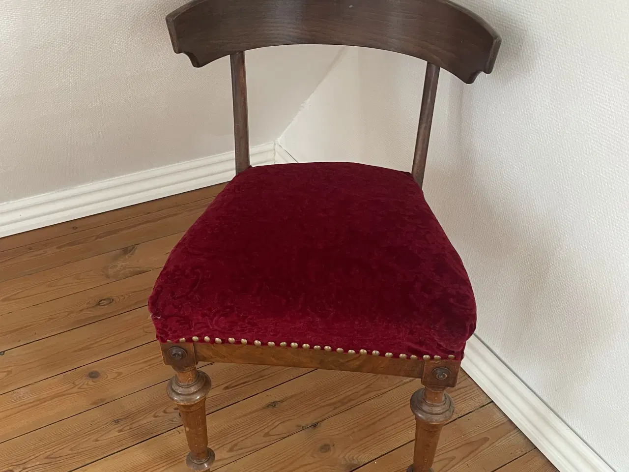 Billede 2 - 2 antikke stole - kom med et bud