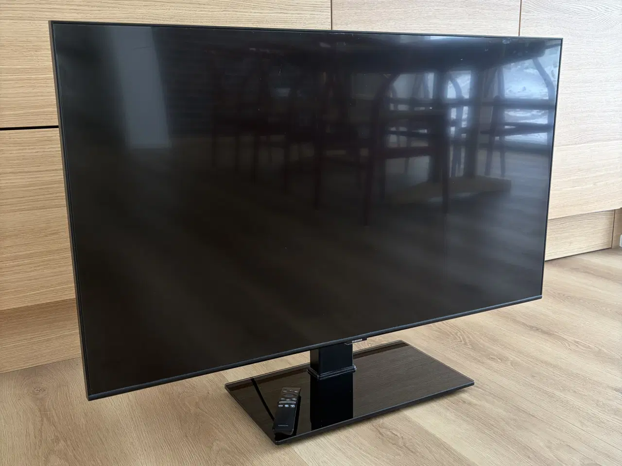 Billede 2 - 43” Samsung TV i flot stand 