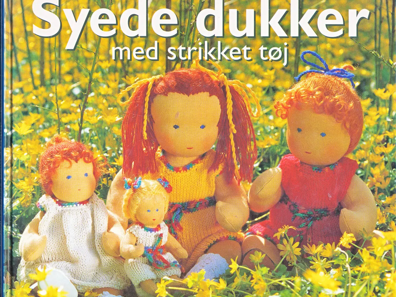 Billede 1 - SYEDE DUKKER MED STRIKKET TØJ AF ANNE MEYER