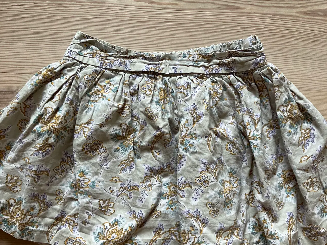 Billede 2 - Nederdel fra Noa Noa 110/5 år og Disney sko 
