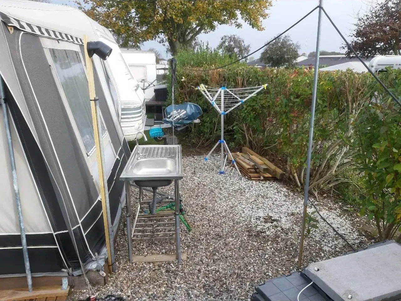 Billede 6 - Campingvogn med fastliggerplads 