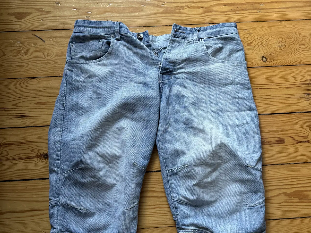 Billede 1 - Herre Solid Denim Shorts i størrelse L.