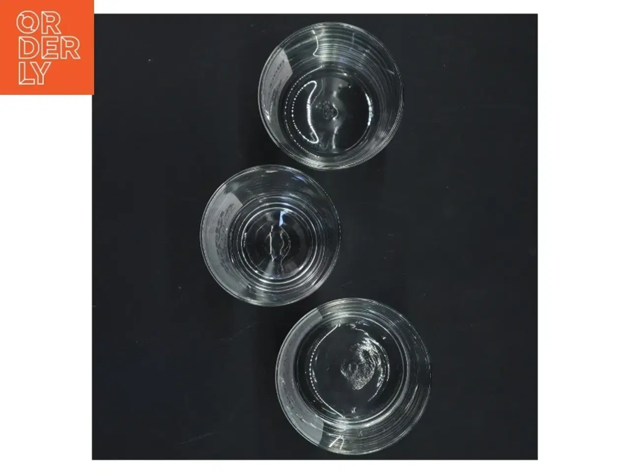 Billede 2 - 3 stk. Whiskyglas fra Black & White Scotch Whisky (str. 8 cm x 7 cm. 9 cm x 7 ø cm. 14 cm x. 6 ø cm)