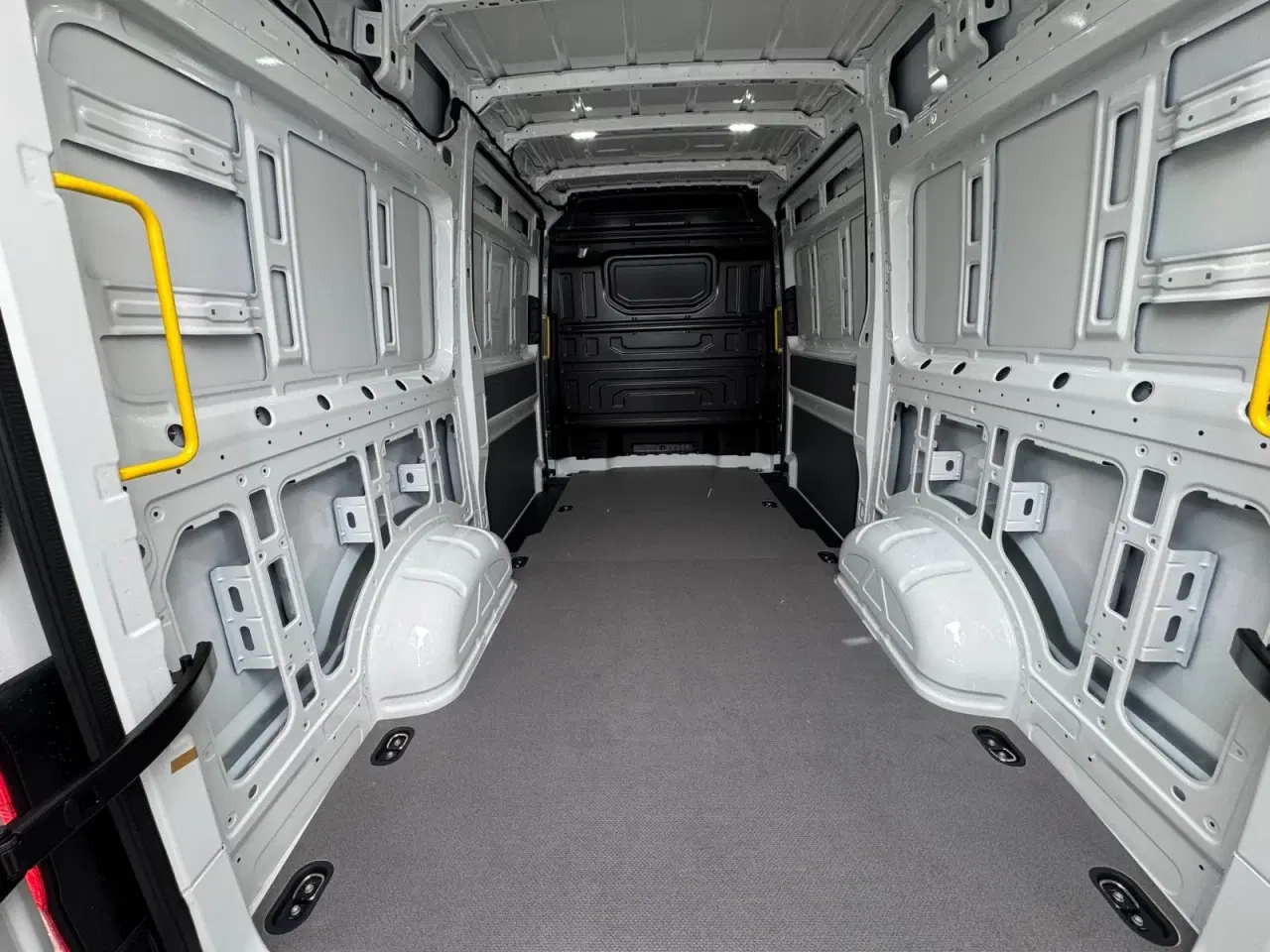 Billede 14 - VW Crafter 35 2,0 TDi 177 Kassevogn L3H3 aut.