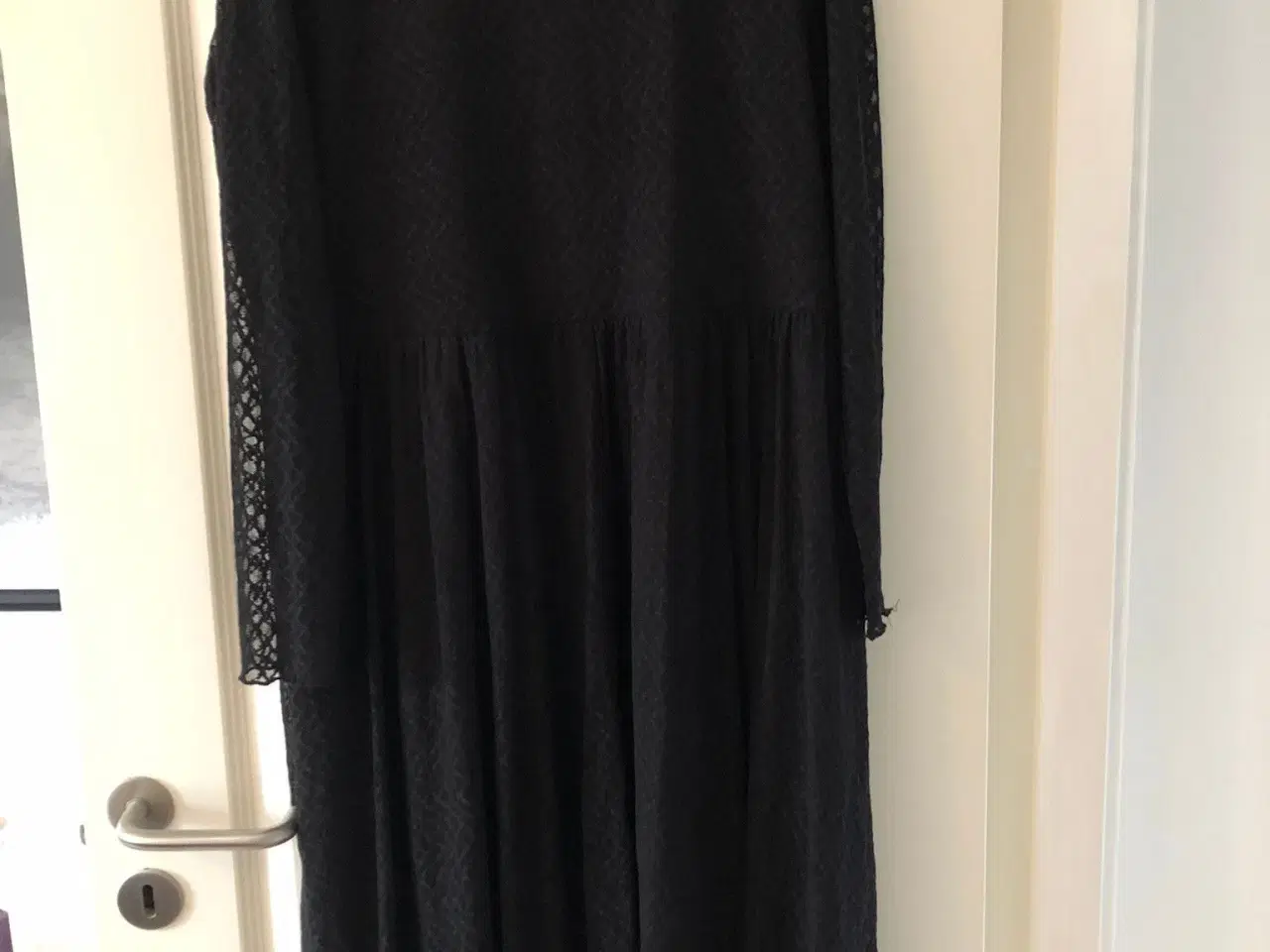 Billede 1 - Lang sort kjole