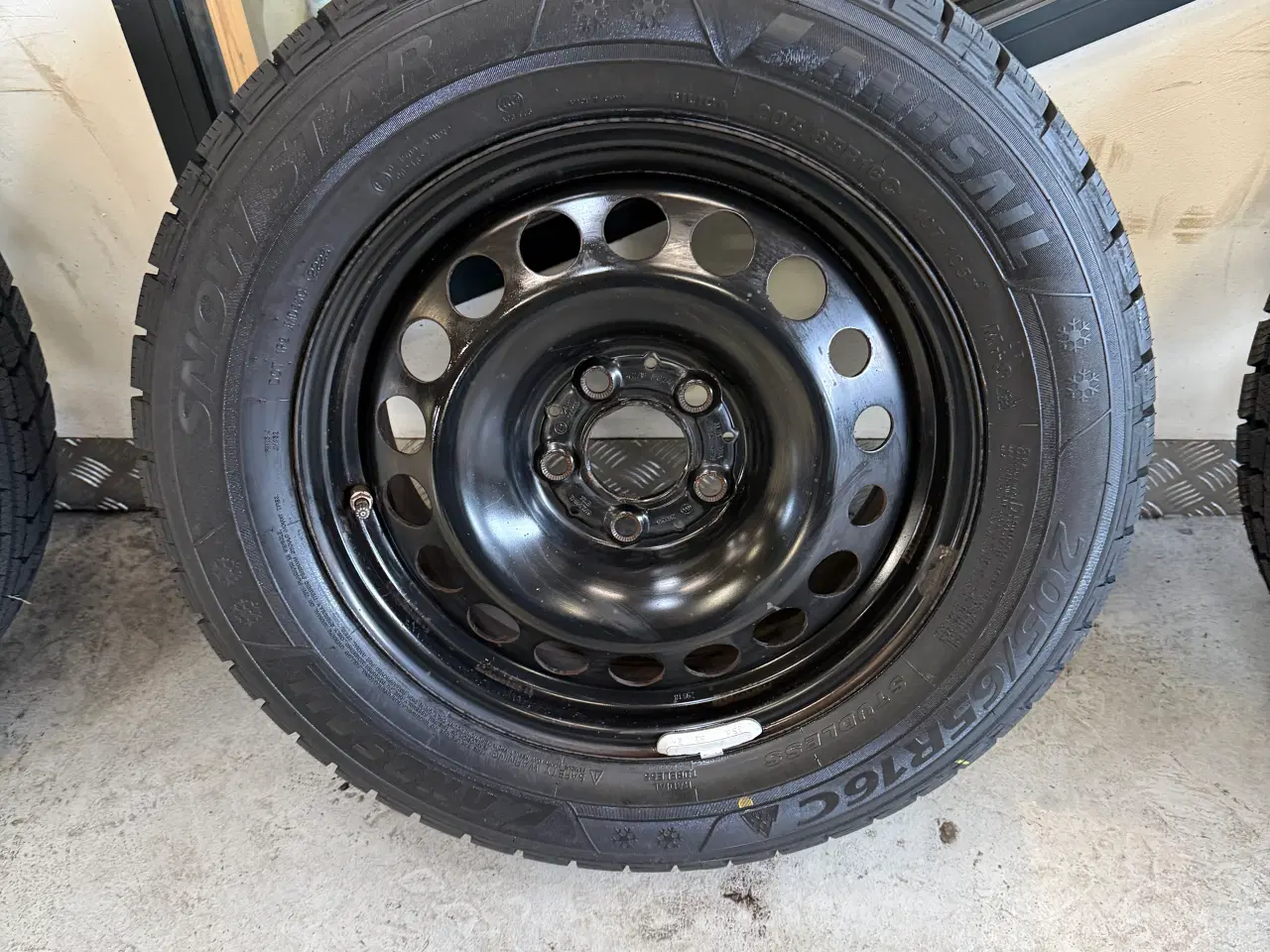 Billede 4 - 16” stålfælge til Mercedes Vito med nye vinterdæk 