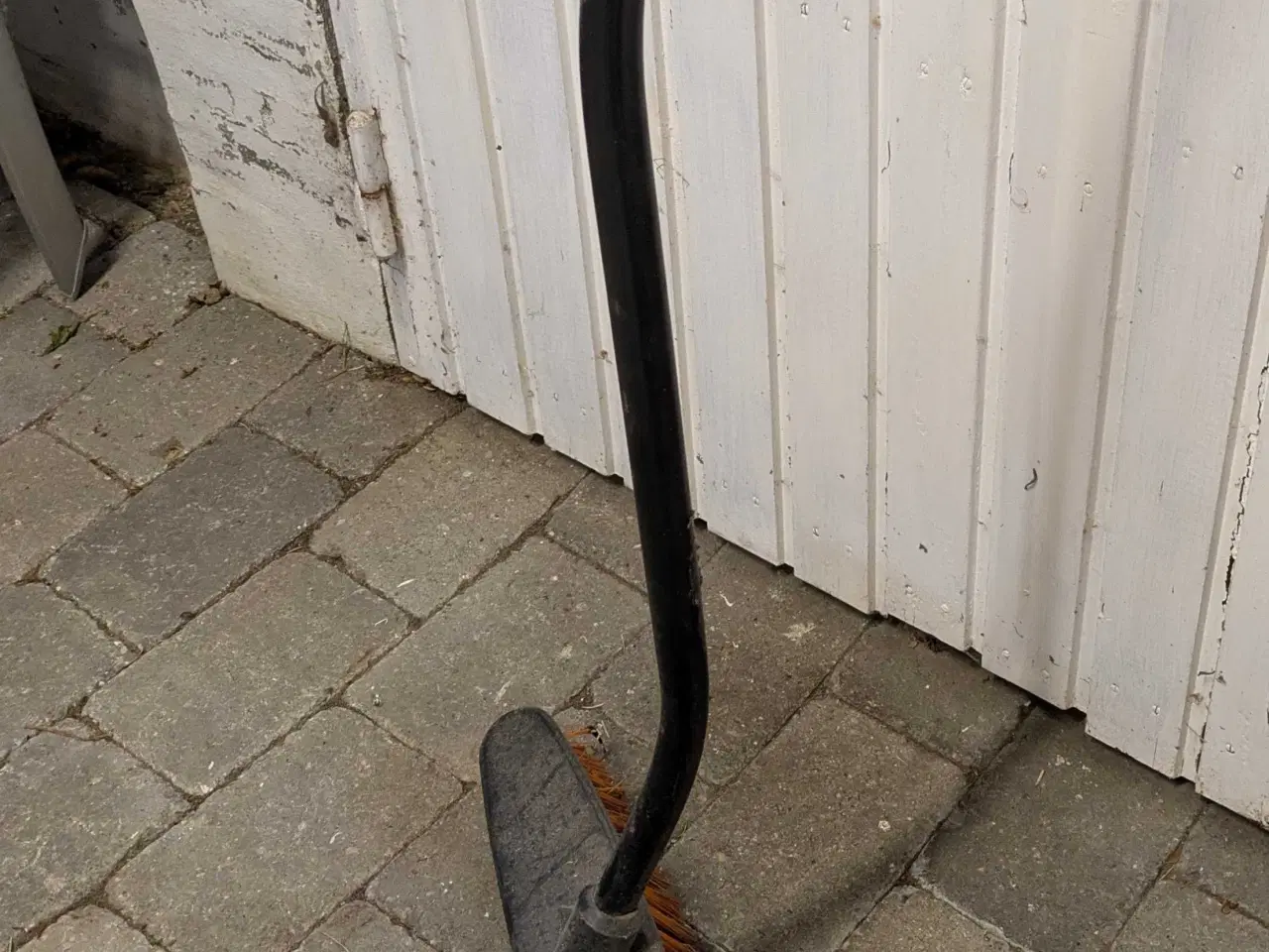 Billede 1 - Fiskars kost med ergonomisk skaft 