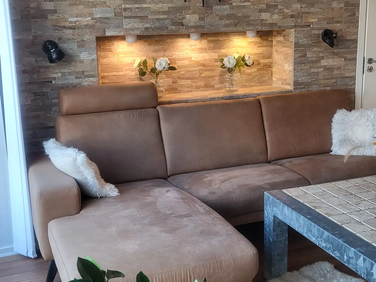 Billede 1 - Chaiselong sofa m. 2 lænestole + fodskamler