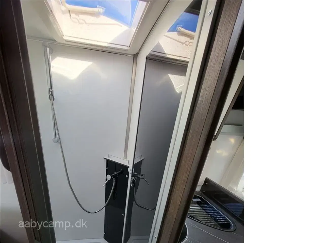 Billede 14 - 2024 - Benimar Tessoro 497 Limited   Veludrustet Benimar med Queen seng