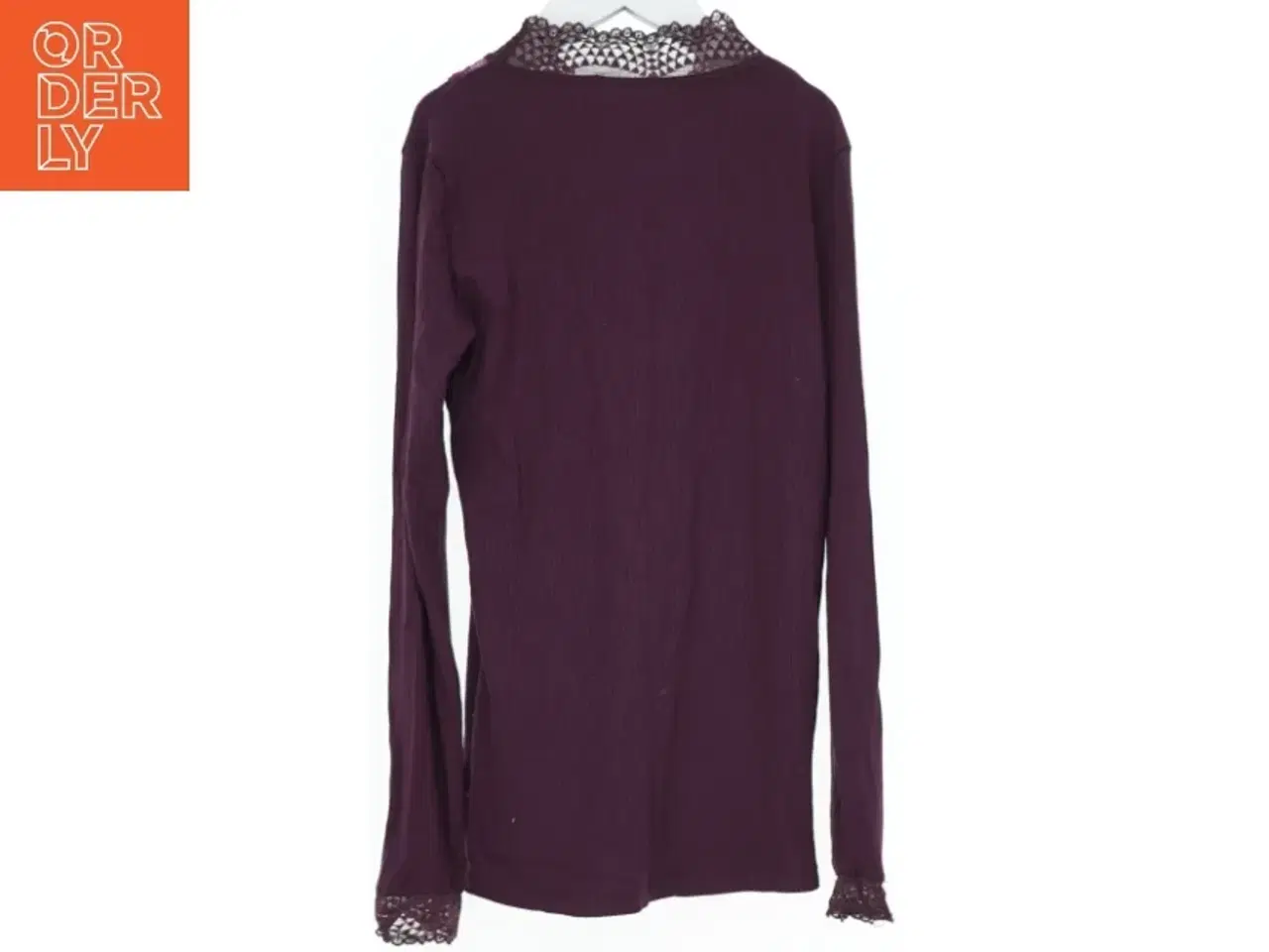 Billede 2 - Langærmet bluse med blonde detaljer fra VRS (str. 140)