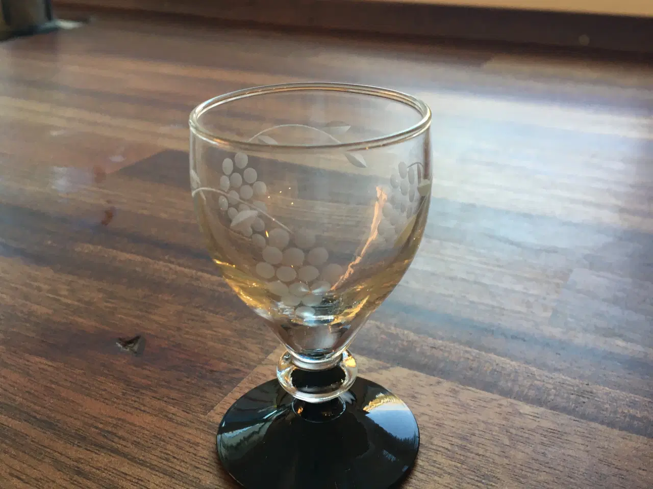 Billede 1 - Holmegaard dessert glas med sort fod.