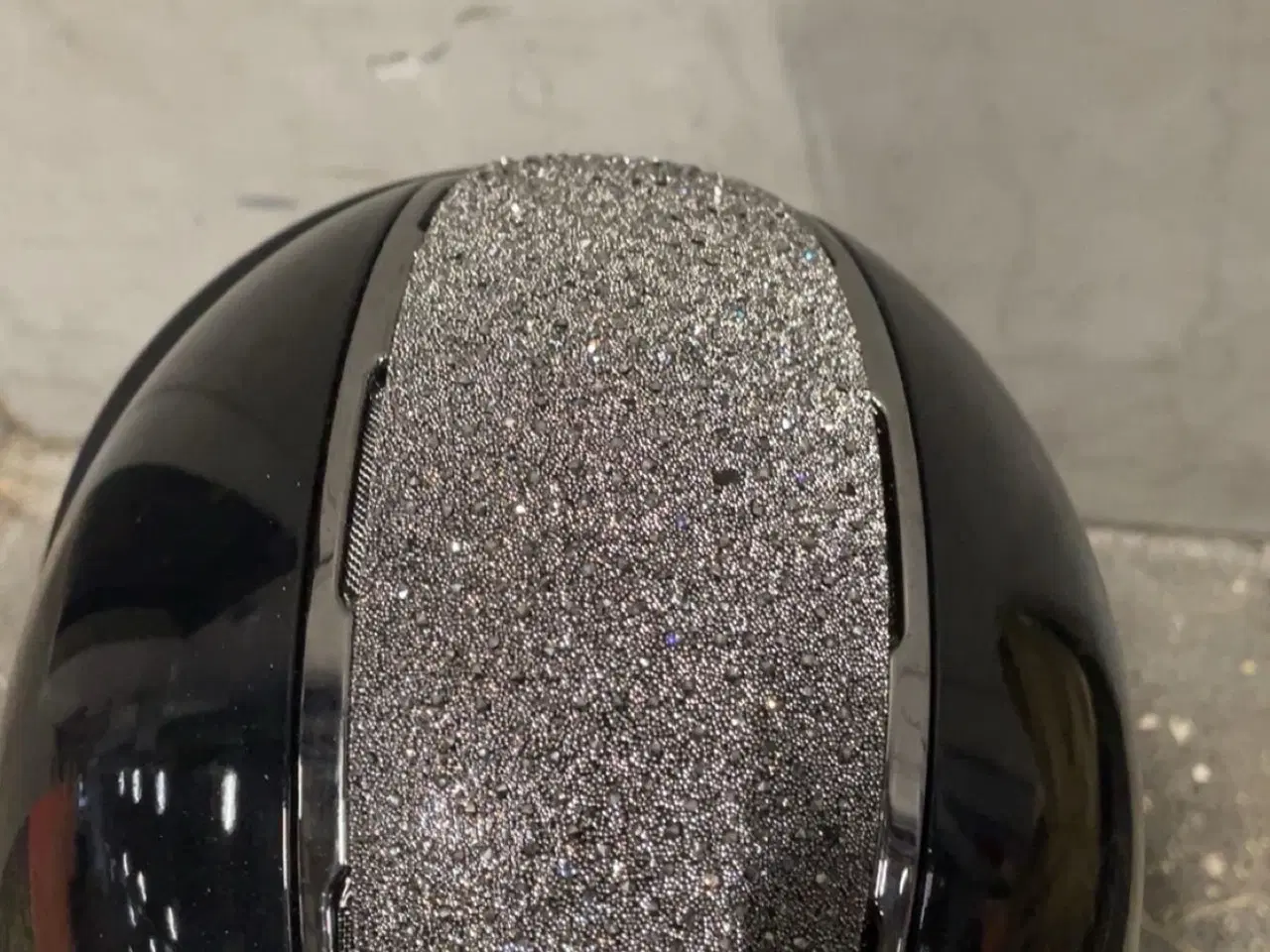 Billede 3 - Sort ridehjelm med sølv glitter