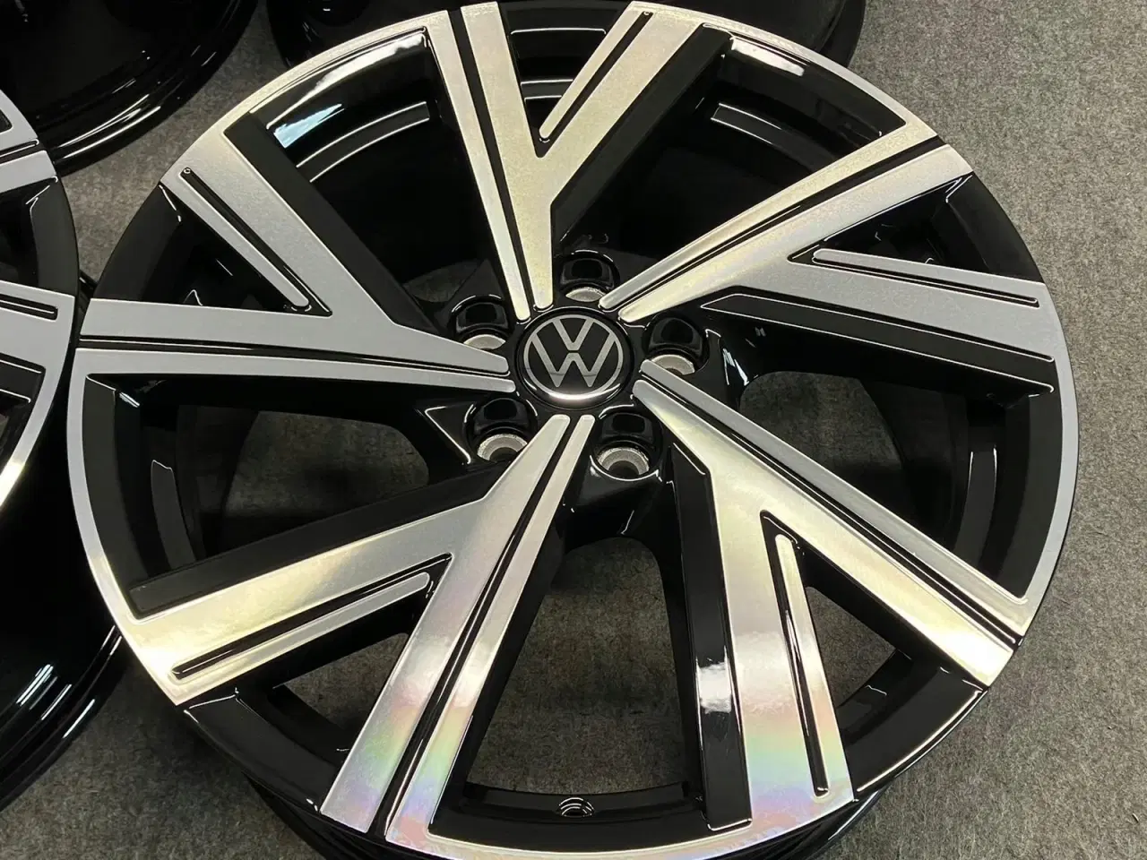Billede 4 - ALUFÆLGE VW POLO BERGAMO 2G0 17"
