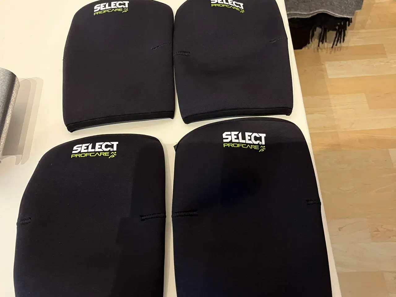 Billede 1 - 4 nye knæ bind/ puder