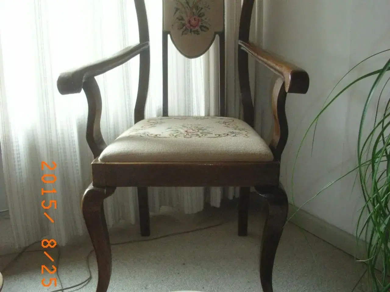 Billede 2 - Stor stol med tilh. skammel arkitetegn.