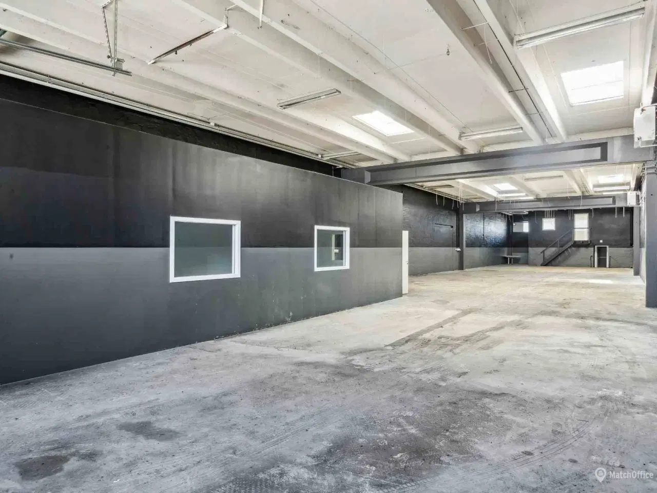 Billede 2 - Lagerlokale - oplagt til lastmile. håndværkere eller værksted