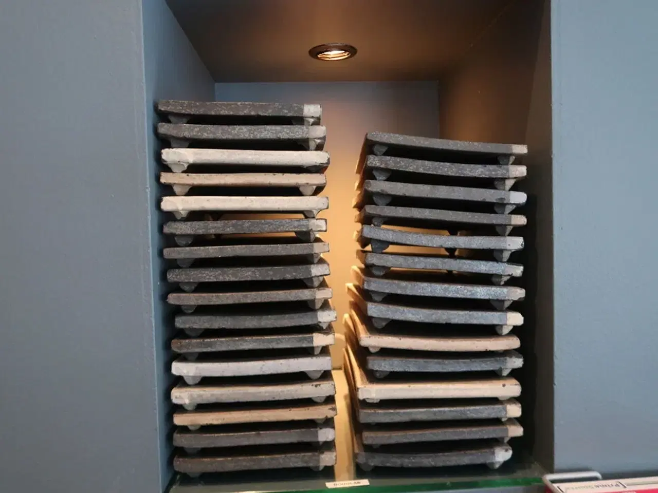 Billede 9 - 16 hylder med indhold