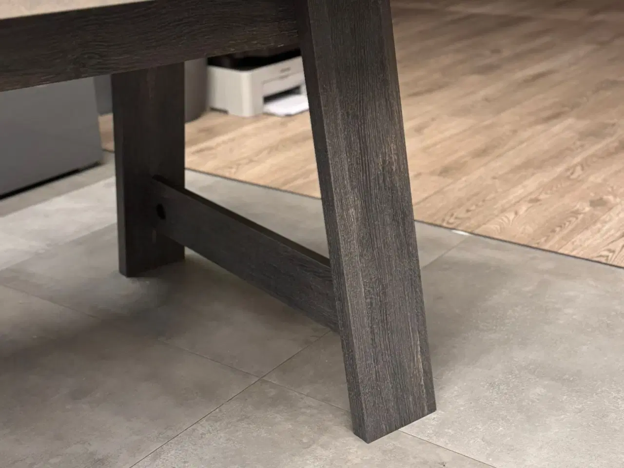 Billede 2 - Rektangulært spisebord laminatplade grå med mørke 