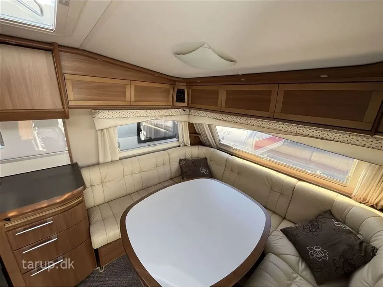 Billede 6 - 2011 - Kabe Royal 560 XL KS   mover, rundsiddegruppe, ALDE centralvarme, skind i siddegruppe, vandbåren gulvvarme, køleskab, stabilisator, fransk dobbeltseng
