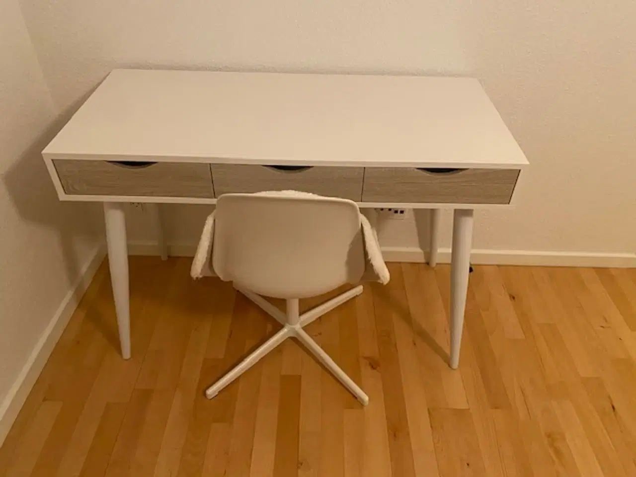 Billede 2 - Skrivebord med drejestol