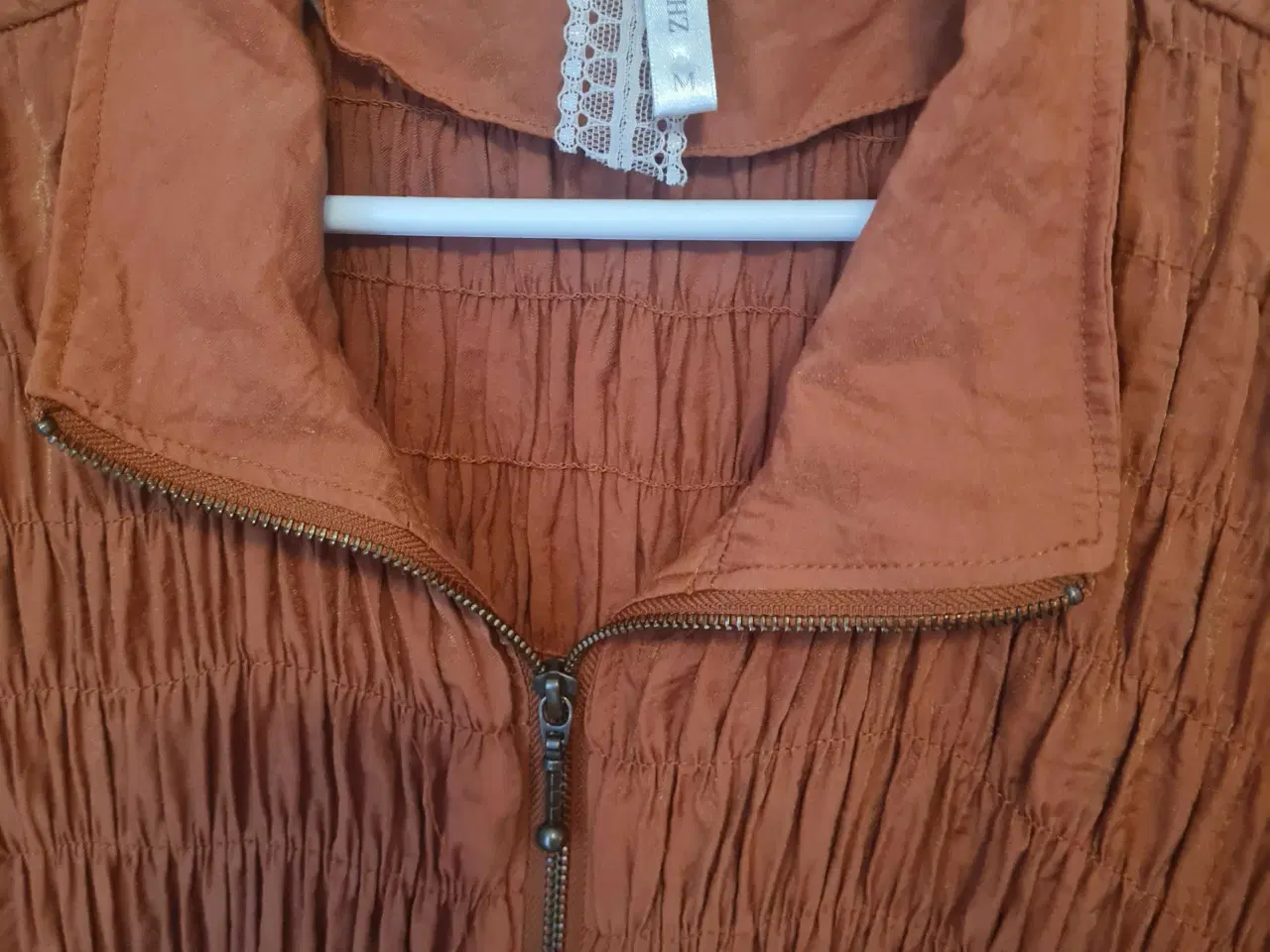 Billede 4 - Zhenzi jakke str m 46-48 rustbrun