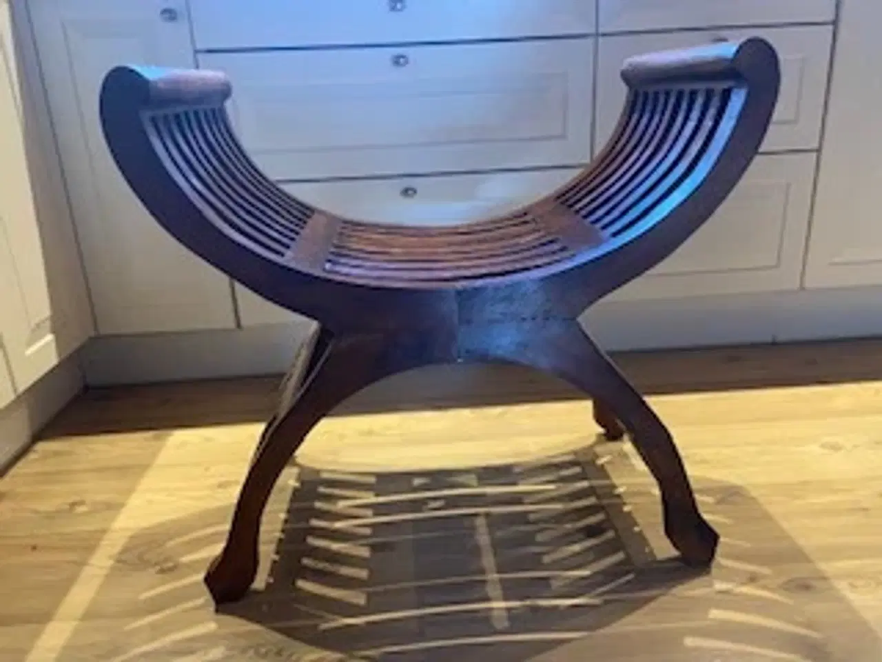 Billede 3 - Kongestol i træ