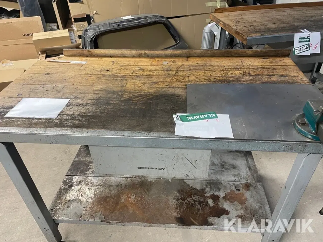 Billede 8 - Arbejdsbord på hjul med skruestik