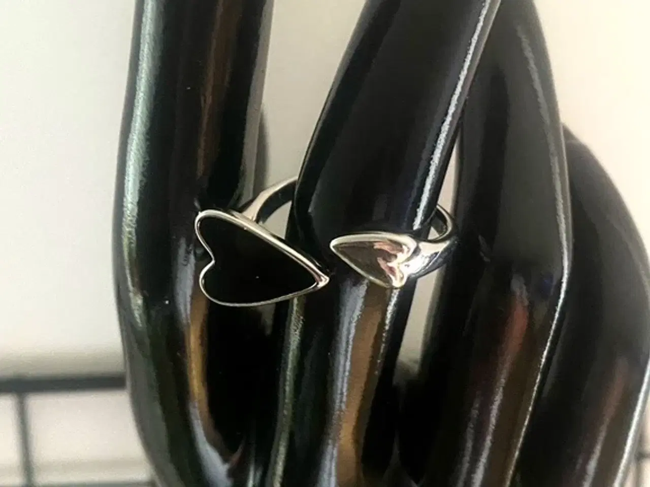 Billede 1 - * Sterlingsølv; Sød fingerring - med hjerter