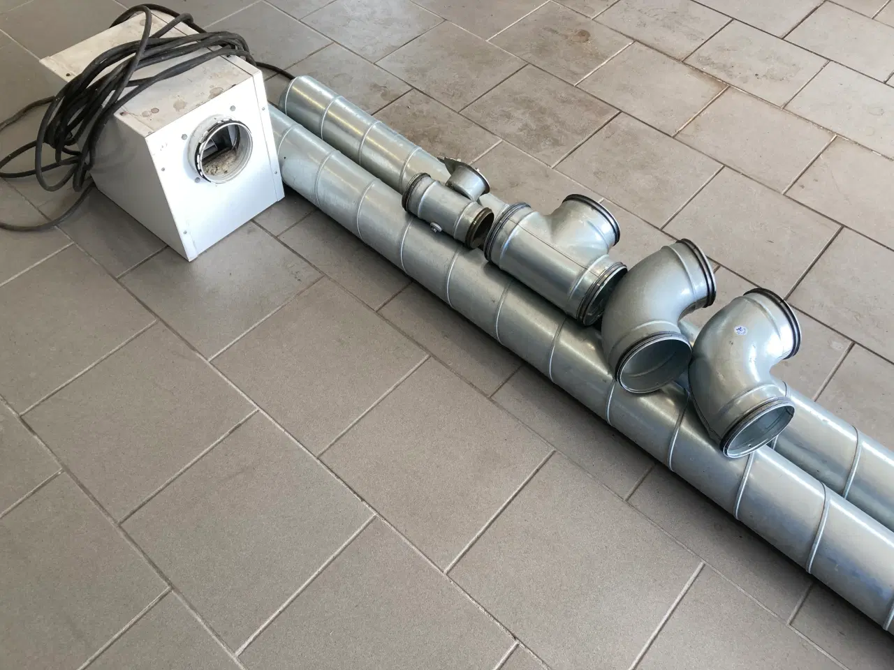 Billede 2 - Spirorør, bøjninger og ventilator