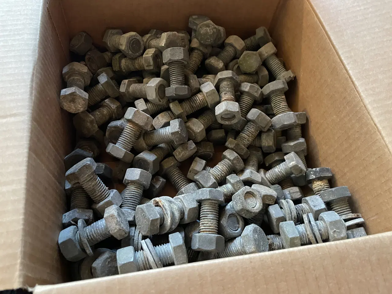 Billede 2 - Bolt med møtrik 