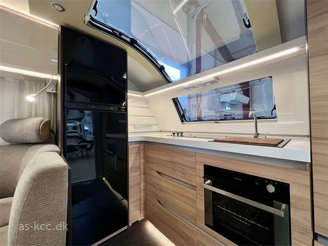 Billede 5 - 2021 - Adria Alpina 663 HT Alde Centralvarme   Adria Alpina 663 HT årg. 2021. 4 sovepladser, 6 siddepladser