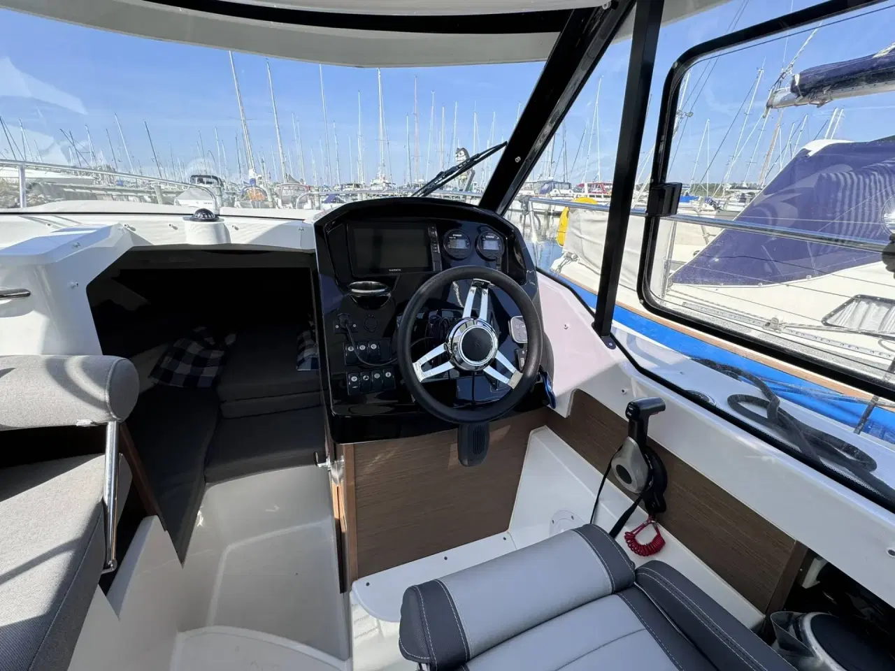 Billede 4 - Jeanneau Merry Fisher 795 - 200 HK Yamaha/Udstyr