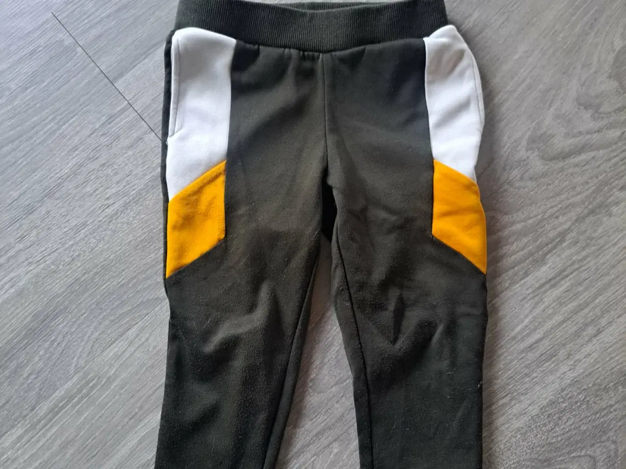 Billede 8 - drenge bukser og trøjer