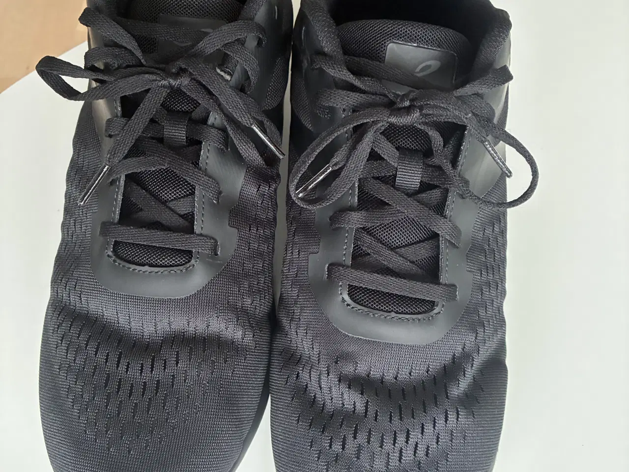 Billede 2 - Sort letvægts sko