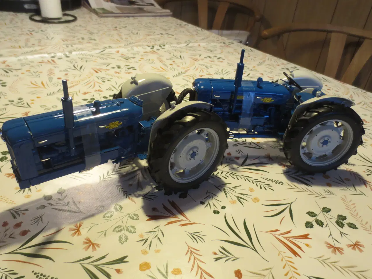 Billede 1 - 1 stk Modeltraktor Fordson Super Major Tandem 