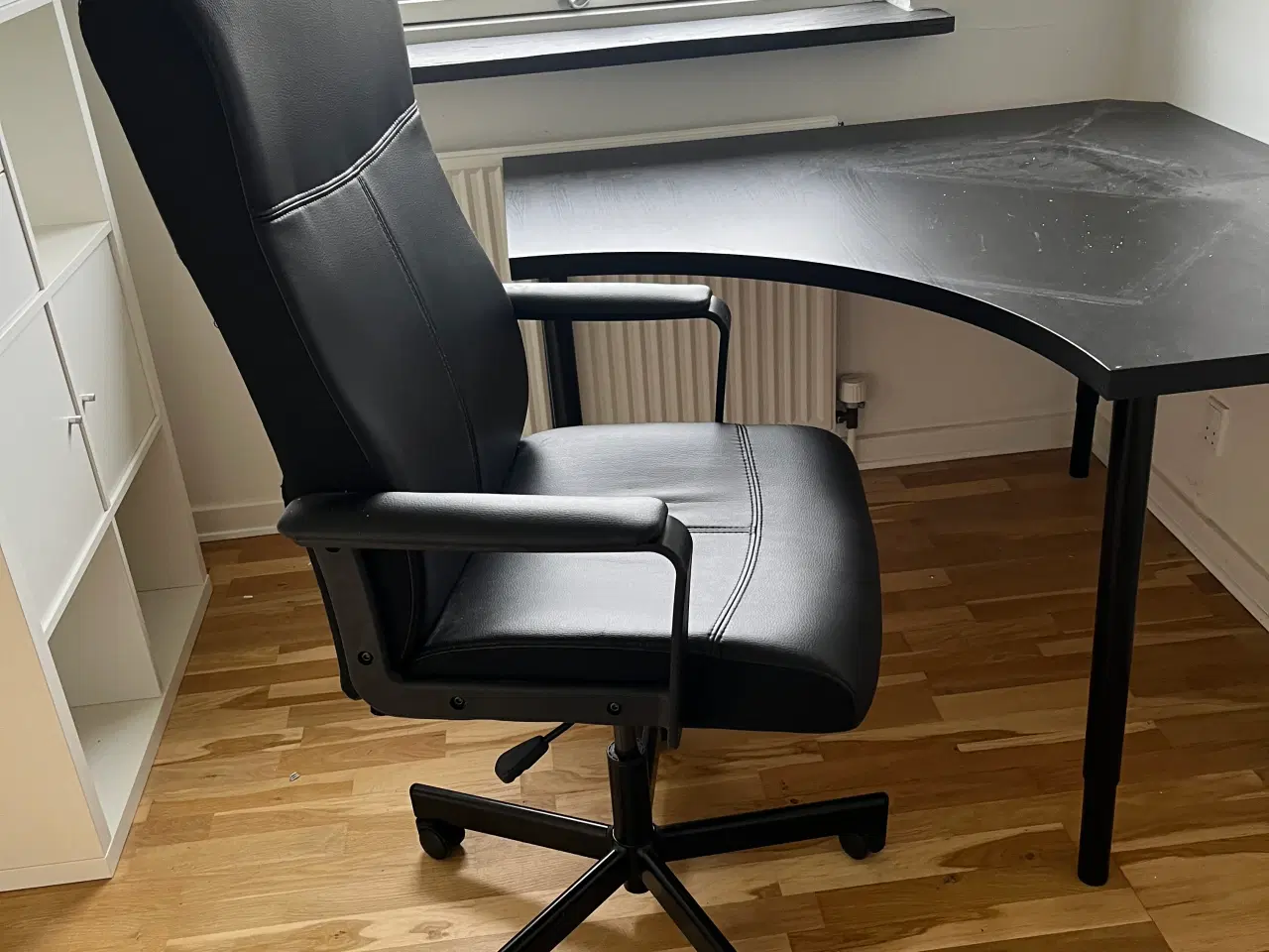 Billede 4 - Fin sort kontorstol 