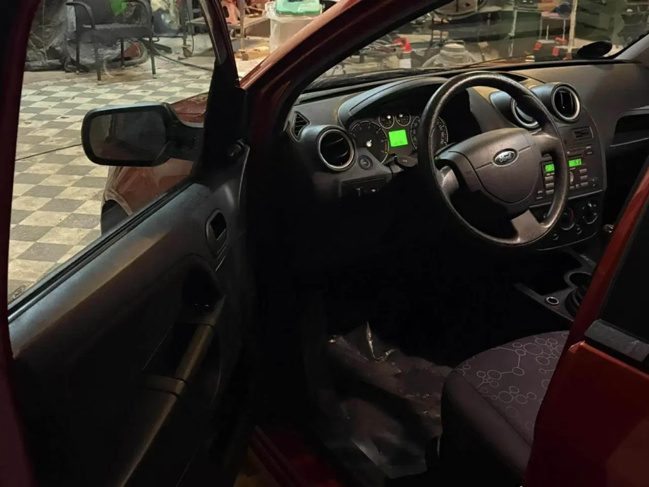 Billede 6 - Ford Fiesta - LAV km tal, Pæn stand