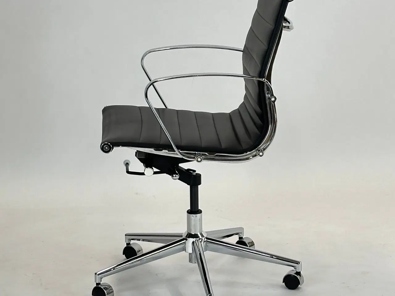 Billede 4 - Elegant Sort Kontorstol