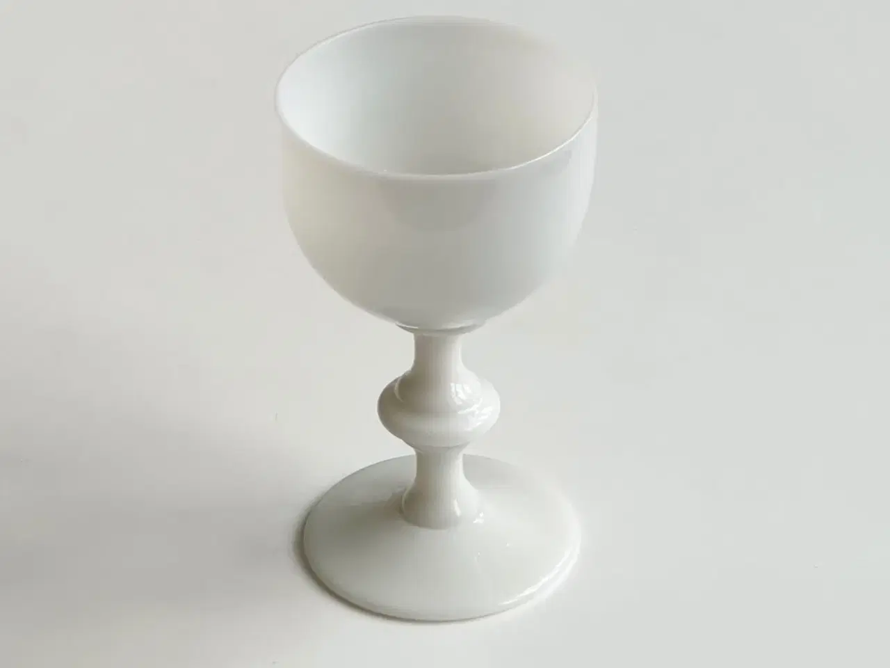 Billede 3 - Vinglas, hvid opalineglas