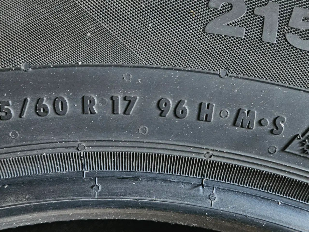 Billede 6 - 215/60/17 Continental vinterdæk.