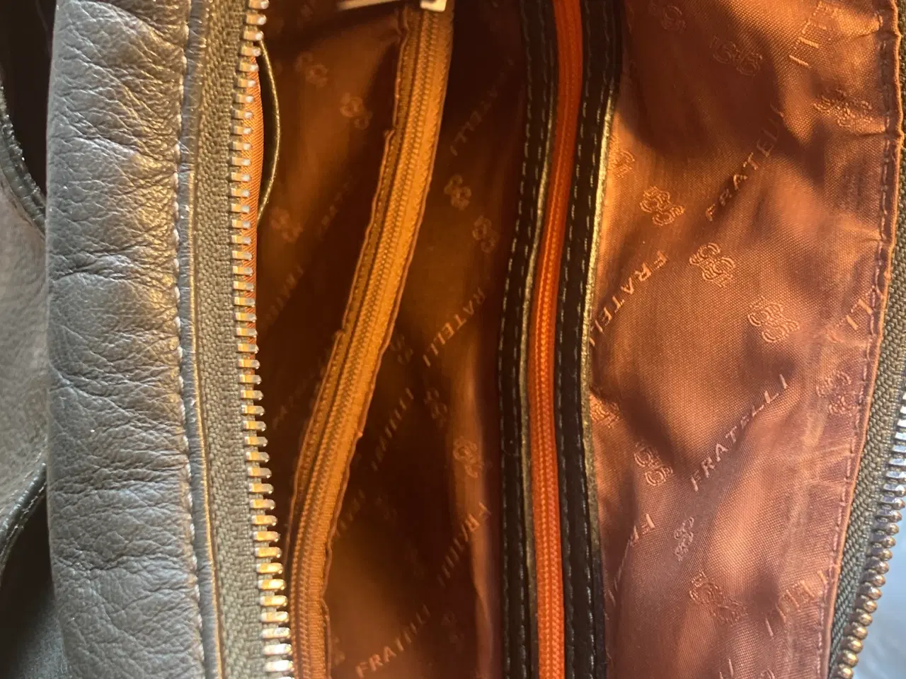 Billede 5 - Olivengrøn skindtaske fra Fratelli