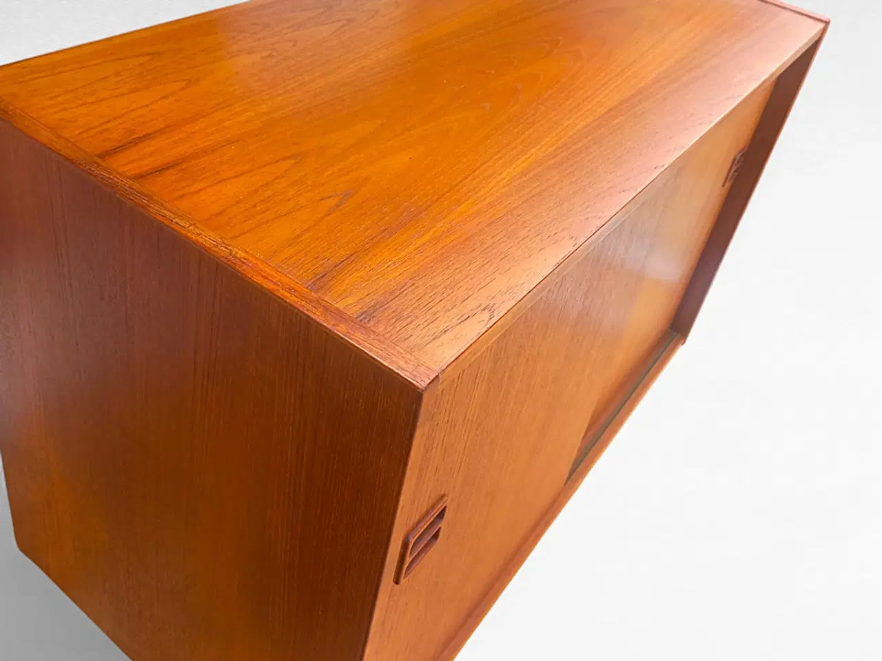 Billede 8 - Elegant teak skænk med skydelåger – Dansk Design f
