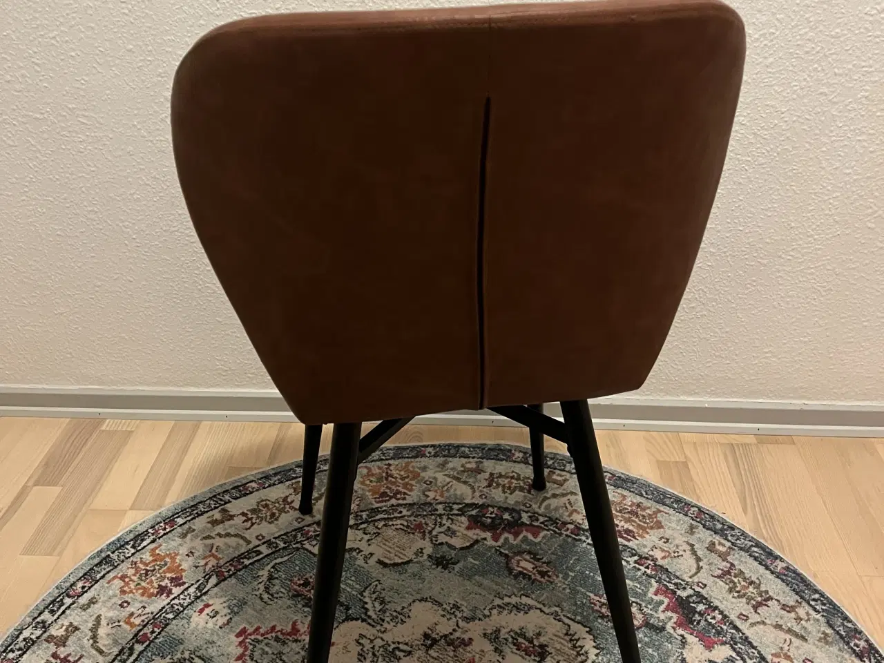 Billede 4 - Cognac farvede spisestuestole