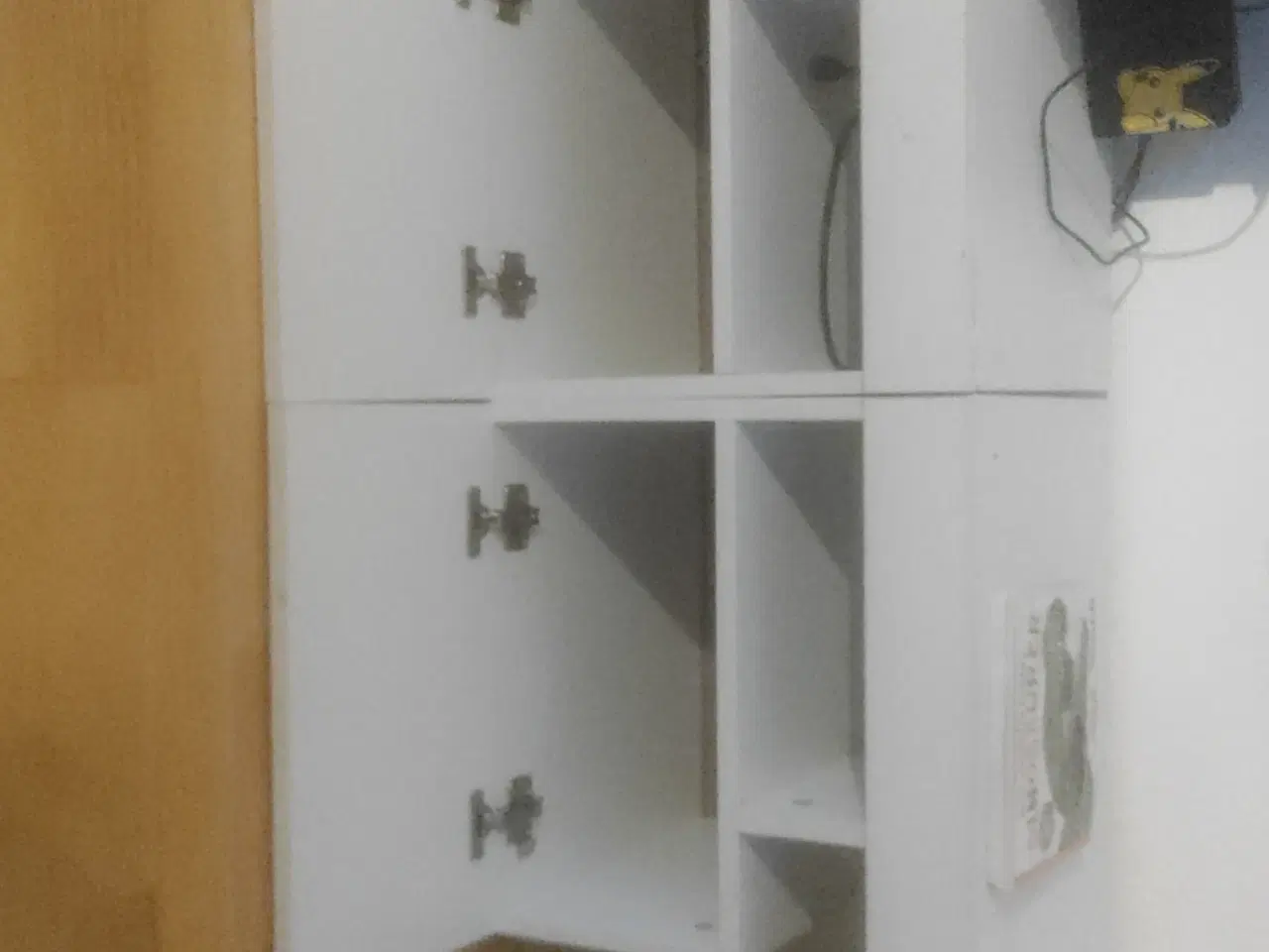 Billede 1 - Tv bord sælges